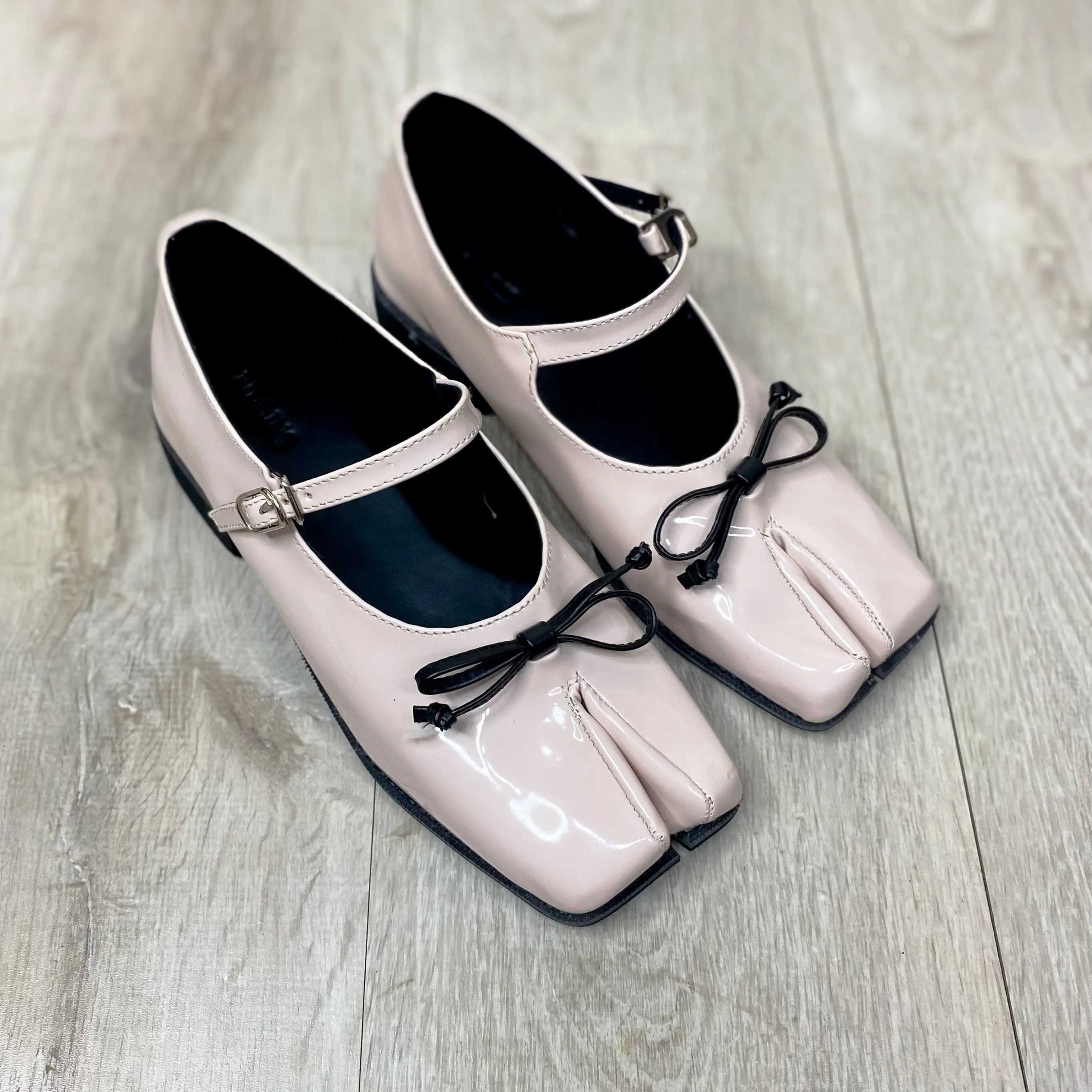Aina Tabi Flat (Square Toe)