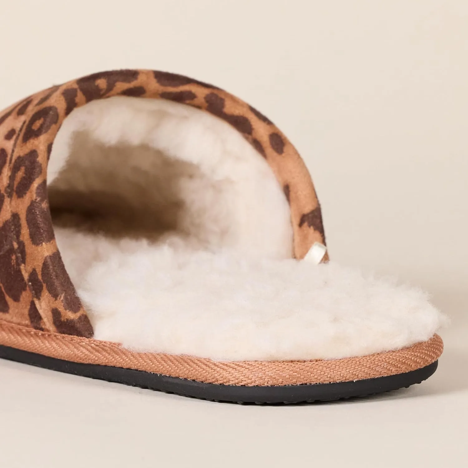 Amazon Essentials Women's Cozy Slippers