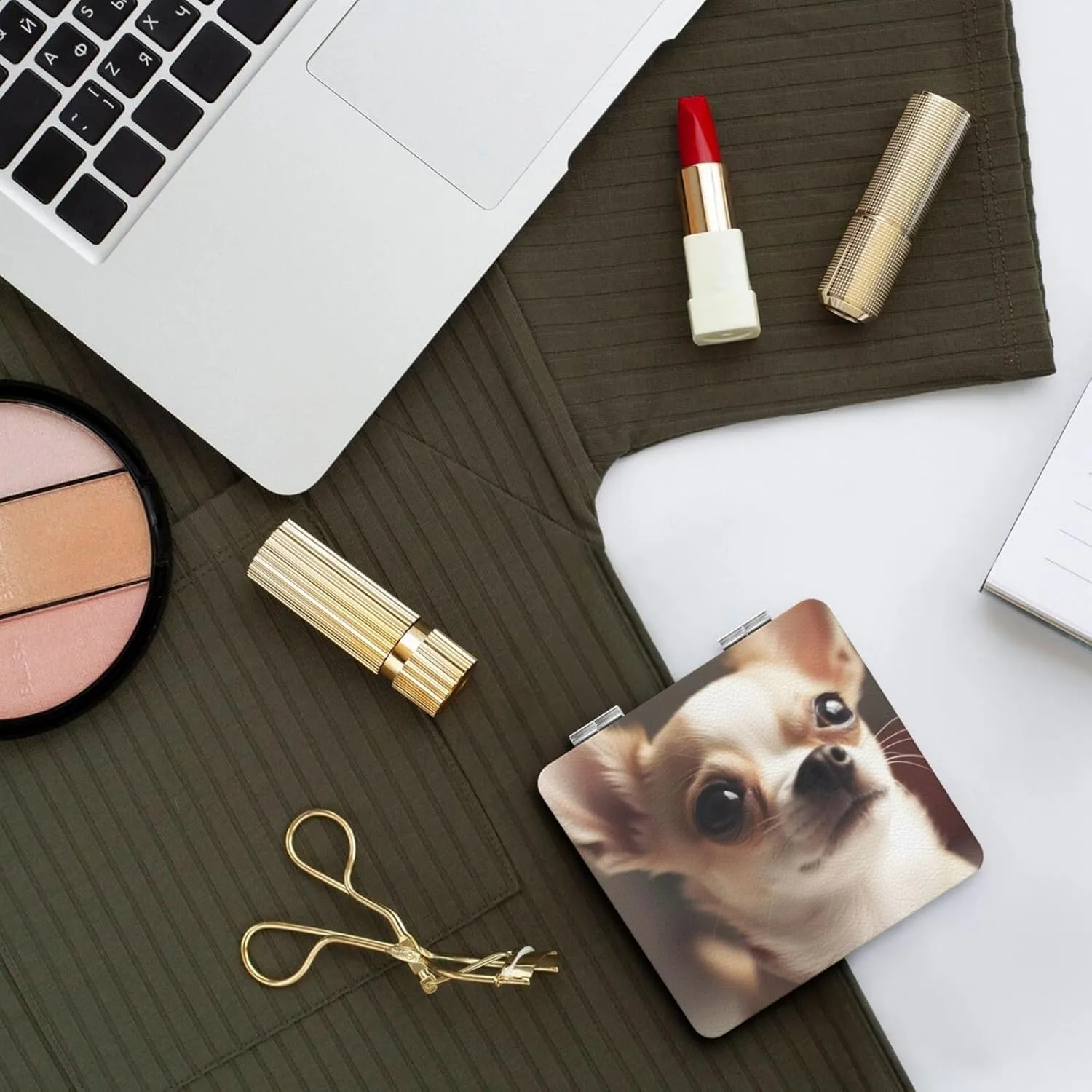 Cute Chihuahua Printed Square Pocket Makeup Mirror with 1X/2X Magnification, Portable Mini Travel Makeup Mirror for Travel Daily Work Beauty