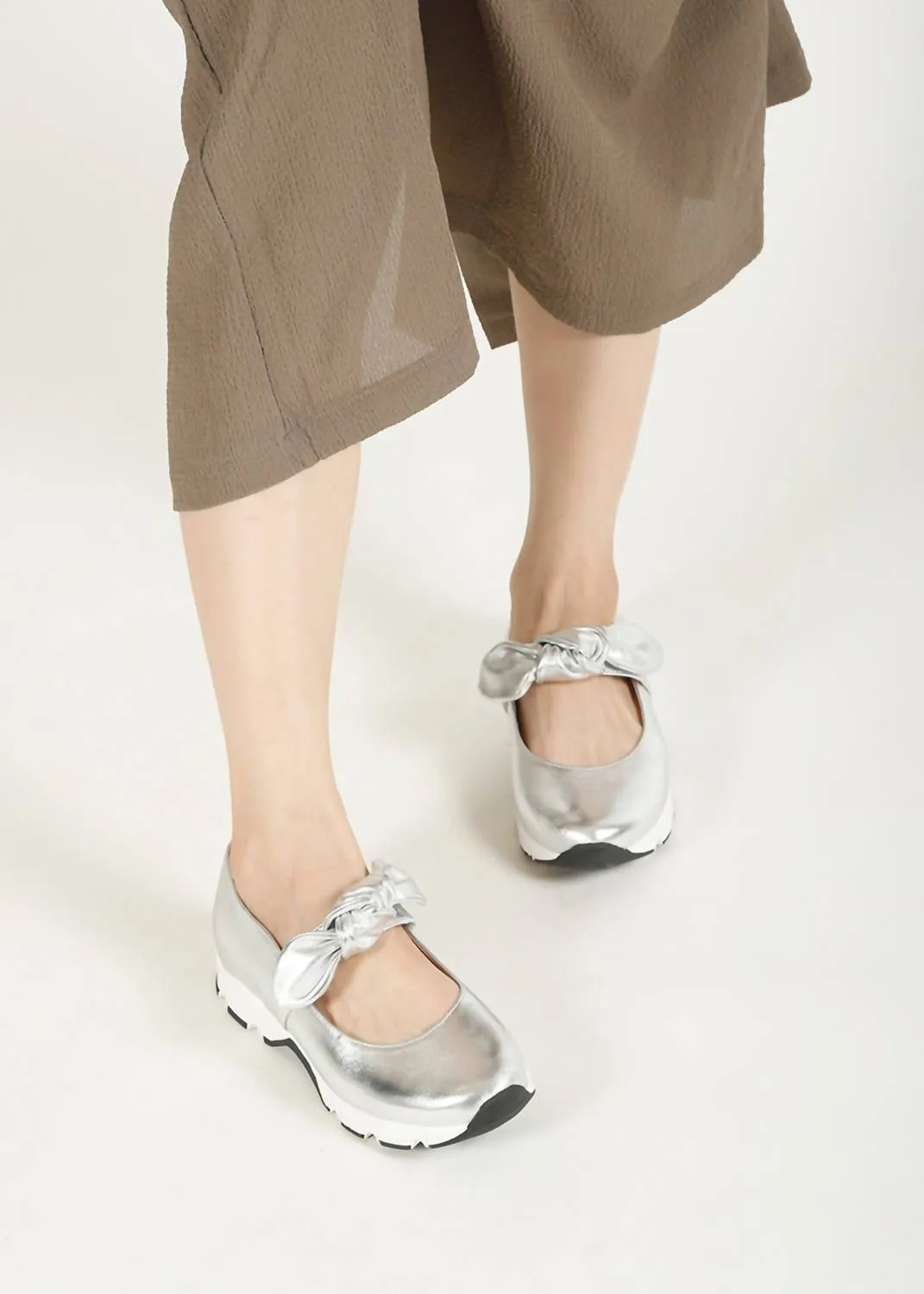 Women's Big Bow Mary Jane Shoes In Silver Metallic